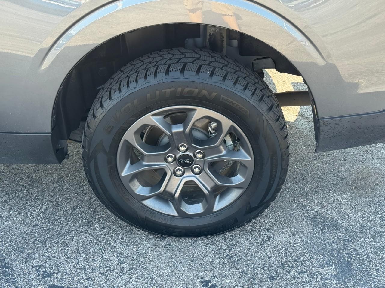 Ford Maverick Vehicle Full-screen Gallery Image 05