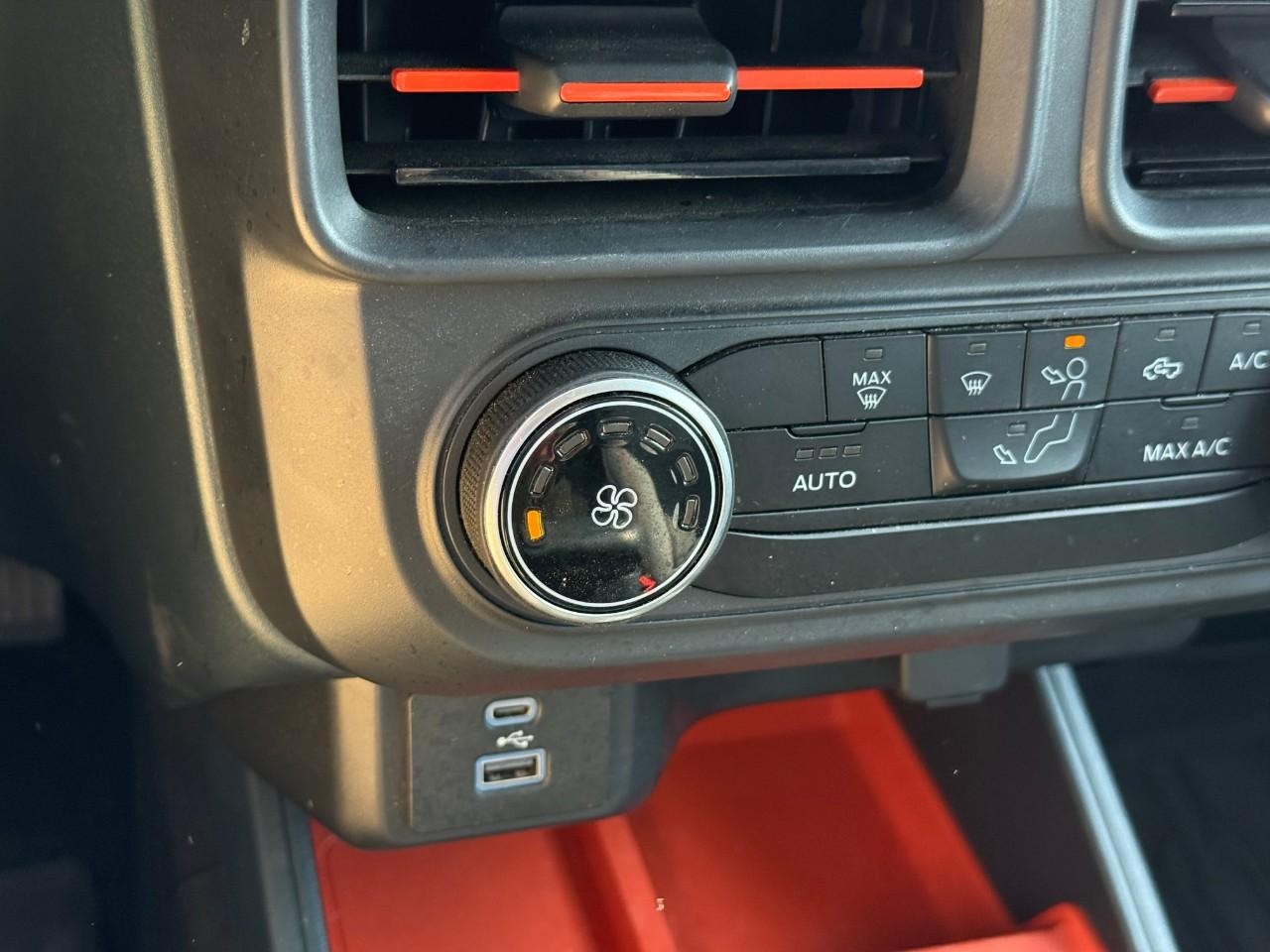 Ford Maverick Vehicle Full-screen Gallery Image 19