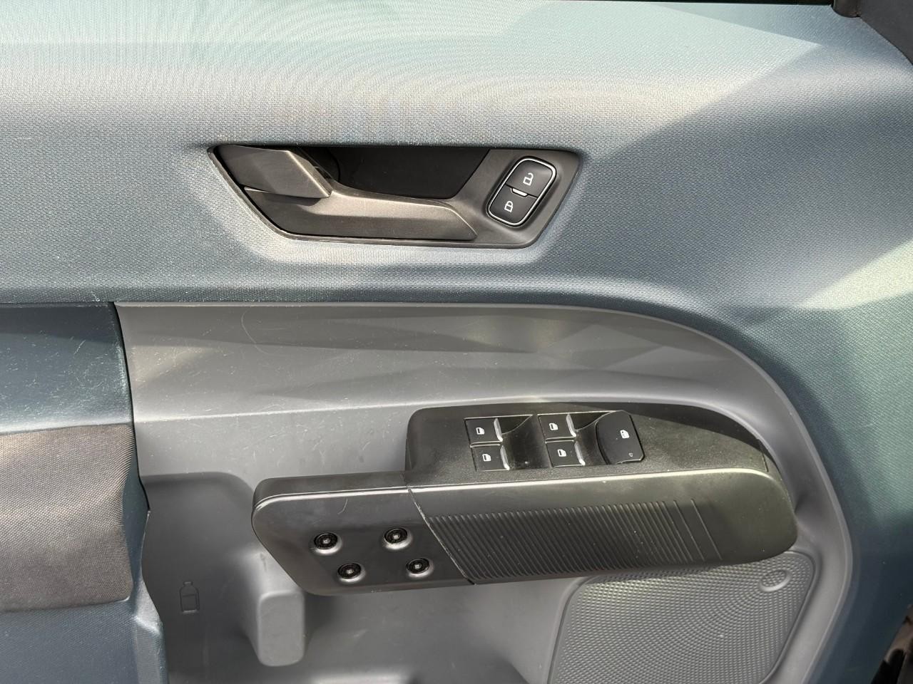 Ford Maverick Vehicle Full-screen Gallery Image 11