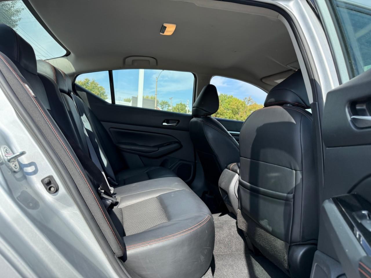 Nissan Altima Vehicle Full-screen Gallery Image 05