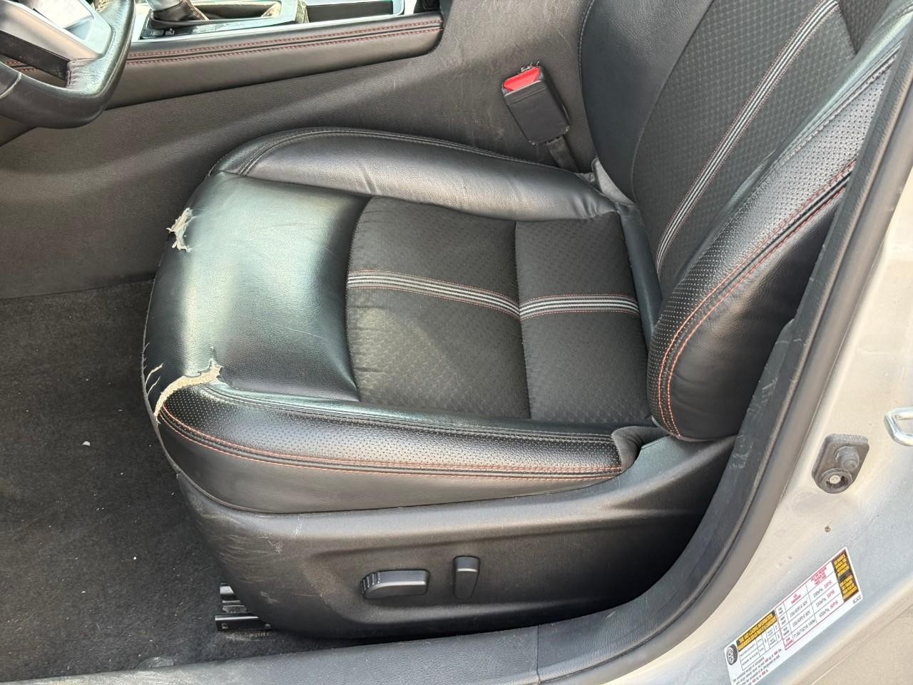 Nissan Altima Vehicle Full-screen Gallery Image 11