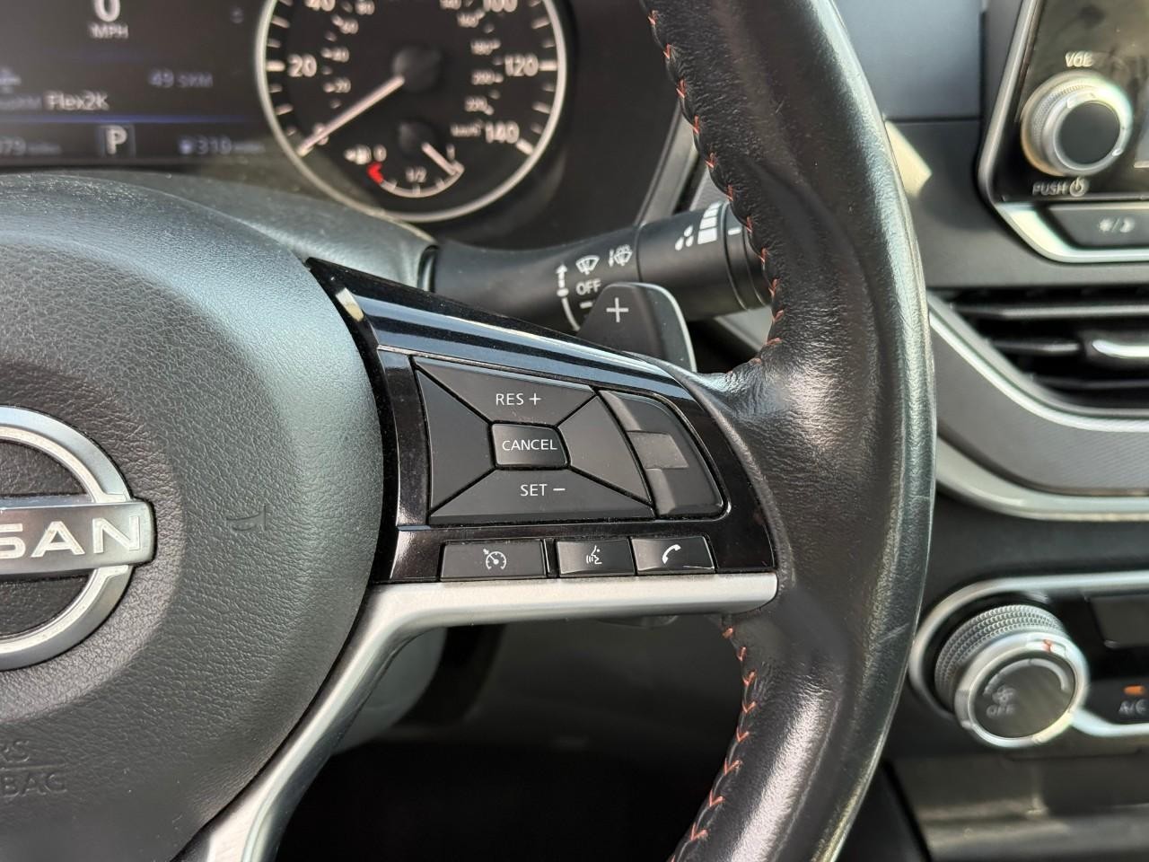 Nissan Altima Vehicle Full-screen Gallery Image 13