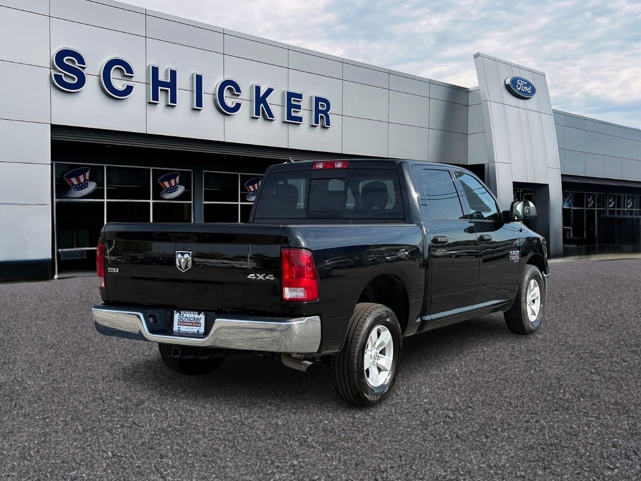 Ram 1500 Classic Vehicle Full-screen Gallery Image 02