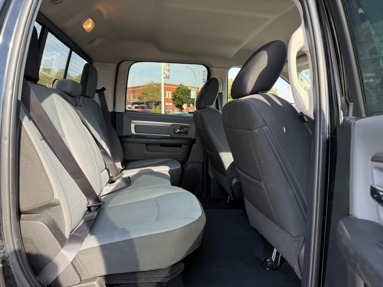 Ram 1500 Classic Vehicle Full-screen Gallery Image 05