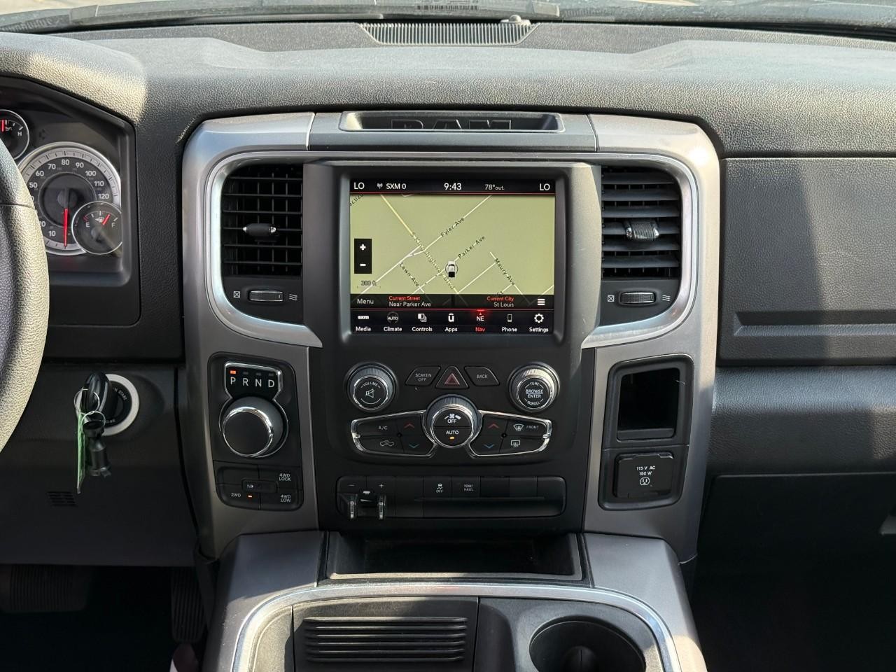 Ram 1500 Classic Vehicle Full-screen Gallery Image 08