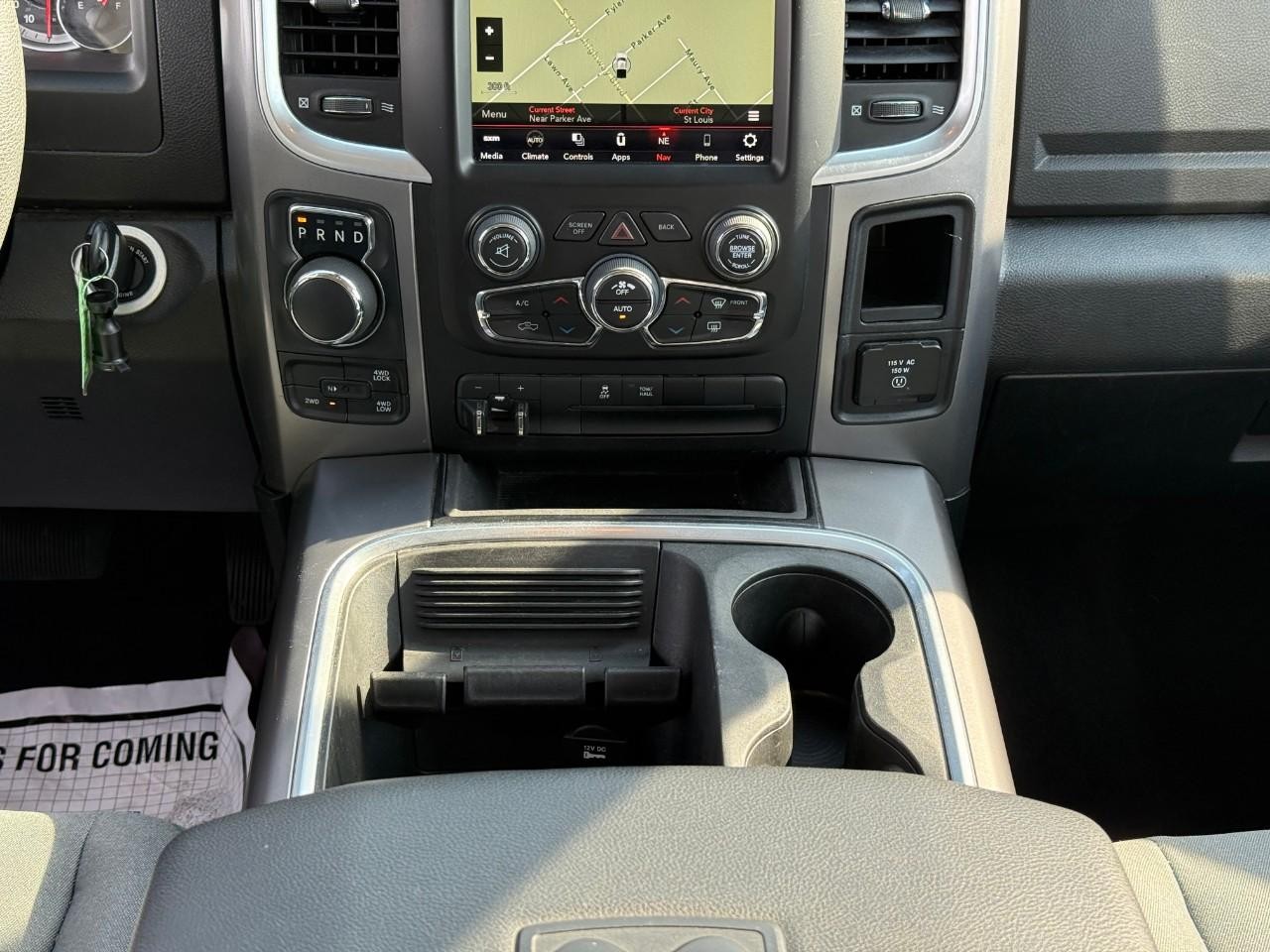 Ram 1500 Classic Vehicle Full-screen Gallery Image 09