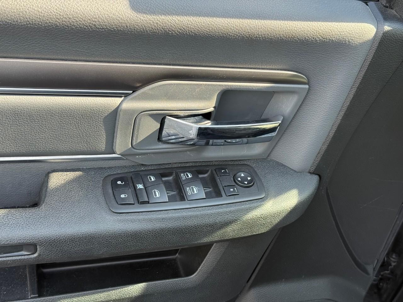 Ram 1500 Classic Vehicle Full-screen Gallery Image 10