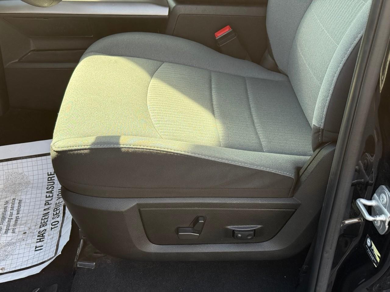 Ram 1500 Classic Vehicle Full-screen Gallery Image 11