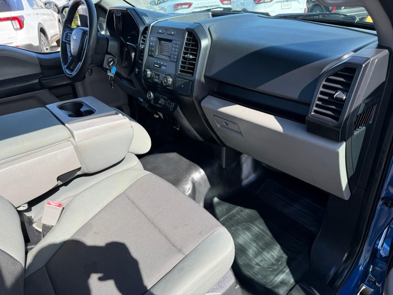 Ford F-150 Vehicle Full-screen Gallery Image 06