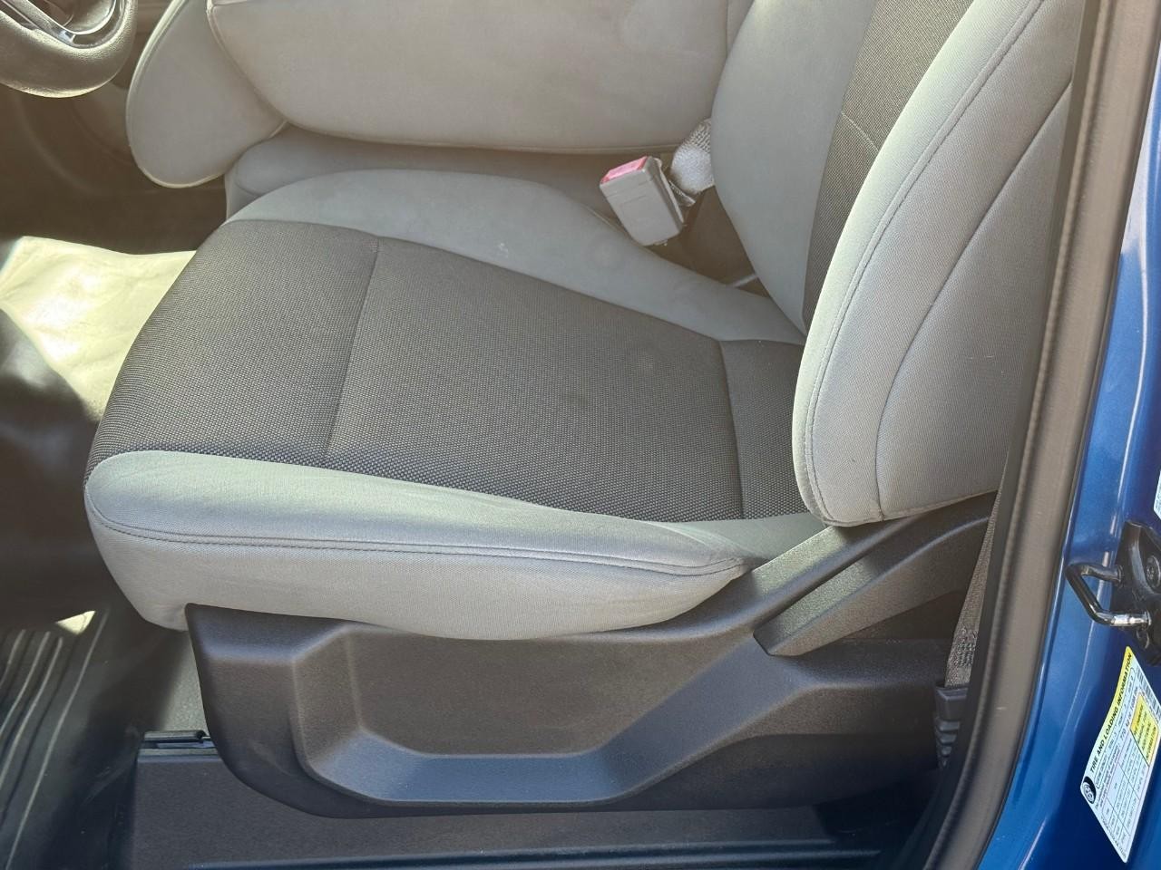 Ford F-150 Vehicle Full-screen Gallery Image 08