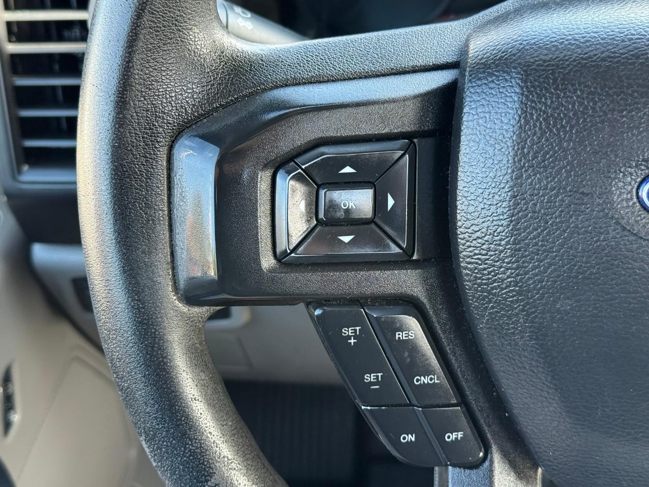 Ford F-150 Vehicle Full-screen Gallery Image 09