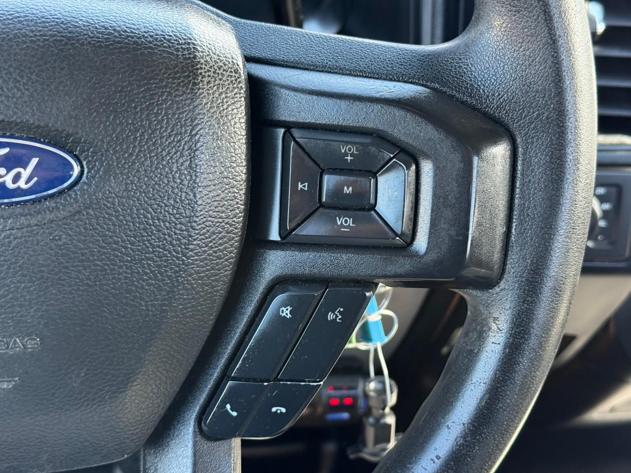 Ford F-150 Vehicle Full-screen Gallery Image 10