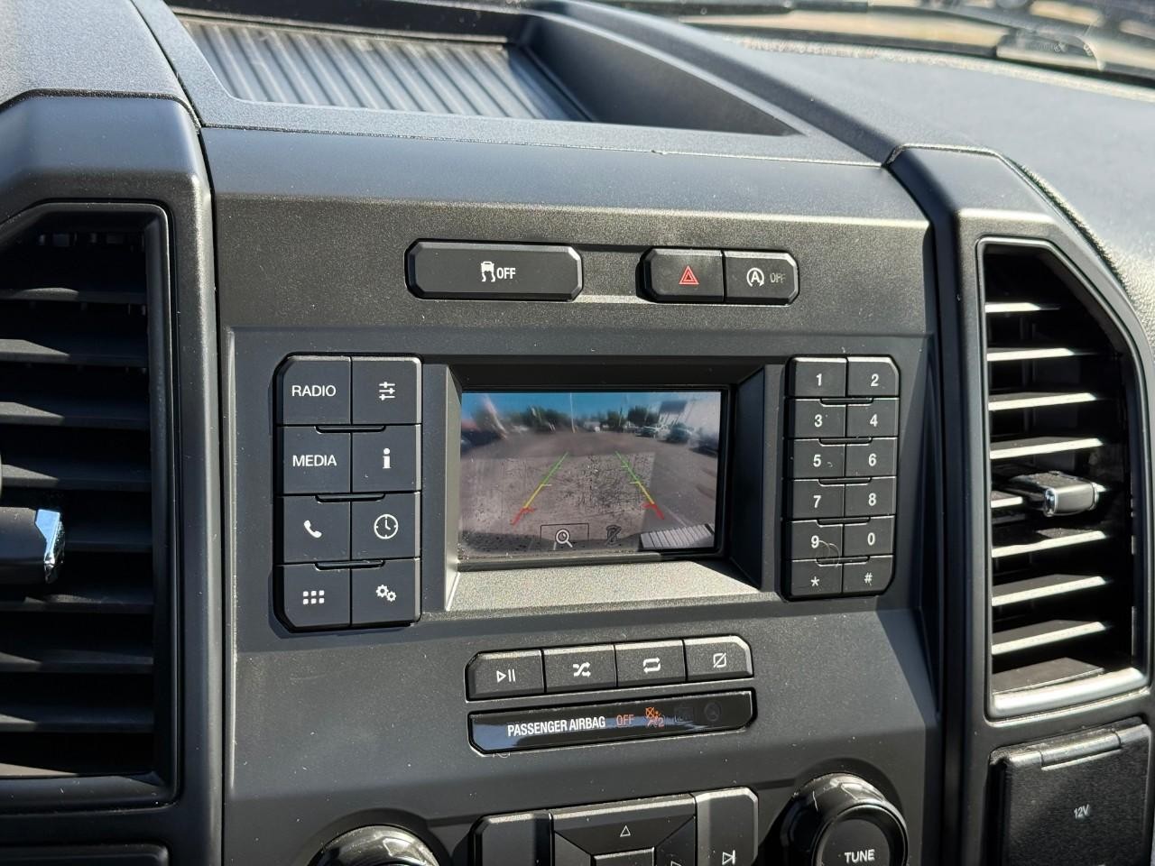 Ford F-150 Vehicle Full-screen Gallery Image 12