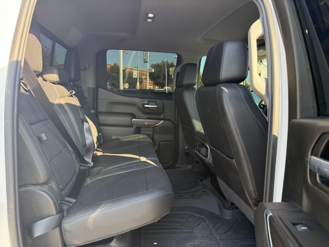 Chevrolet Silverado 1500 Vehicle Full-screen Gallery Image 05