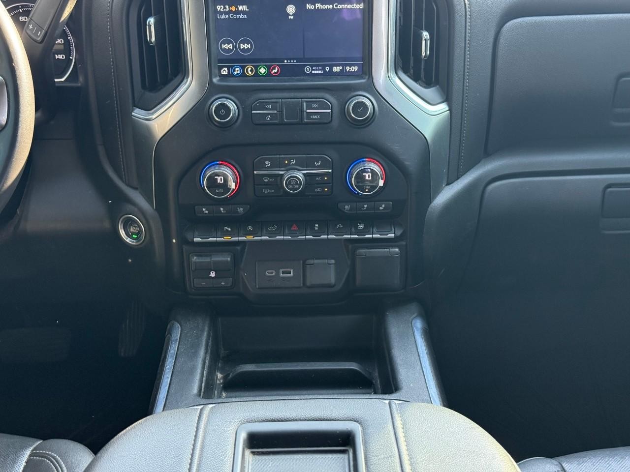 Chevrolet Silverado 1500 Vehicle Full-screen Gallery Image 09