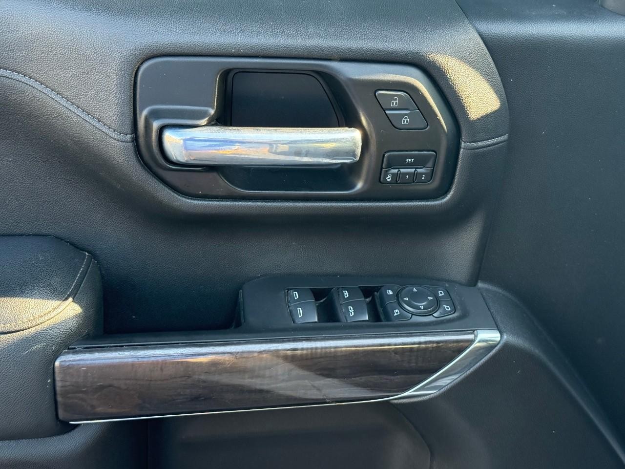 Chevrolet Silverado 1500 Vehicle Full-screen Gallery Image 10