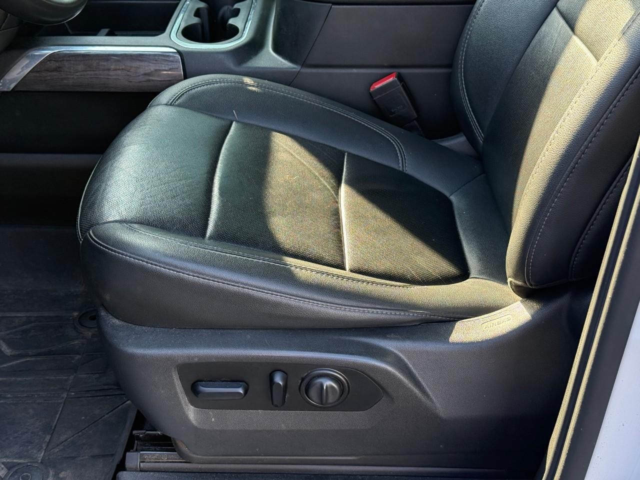 Chevrolet Silverado 1500 Vehicle Full-screen Gallery Image 12