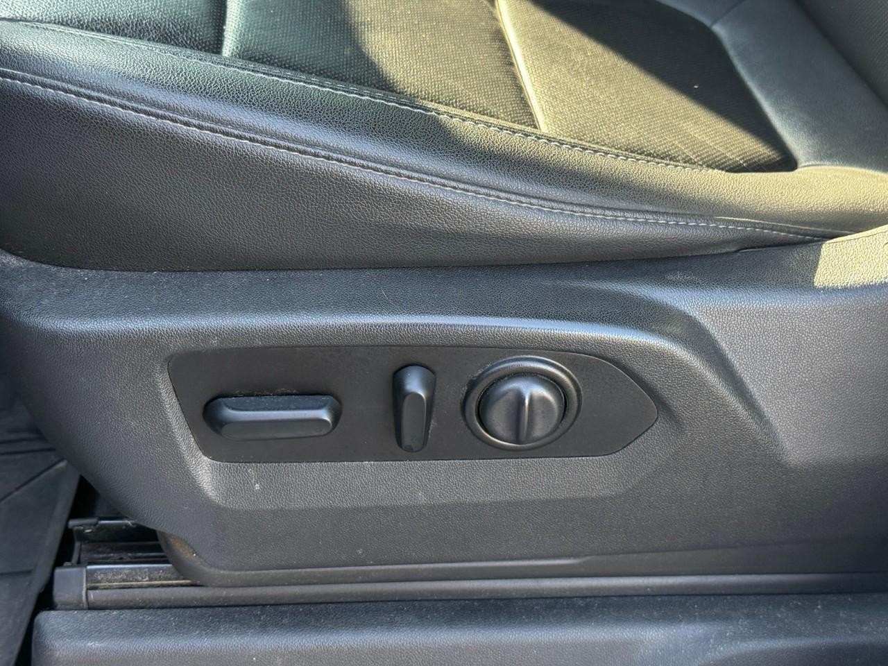 Chevrolet Silverado 1500 Vehicle Full-screen Gallery Image 13