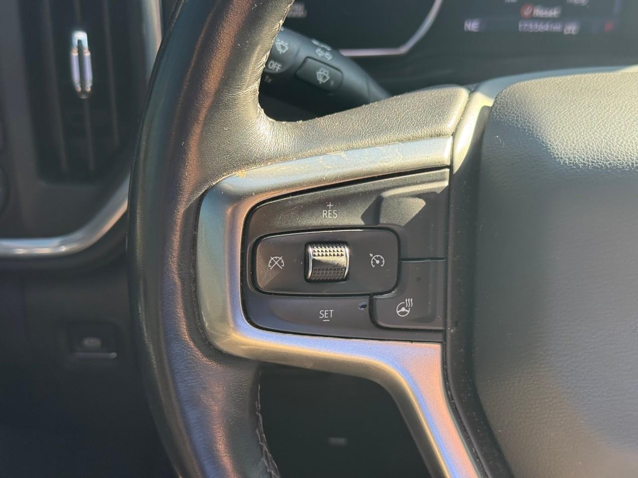 Chevrolet Silverado 1500 Vehicle Full-screen Gallery Image 14