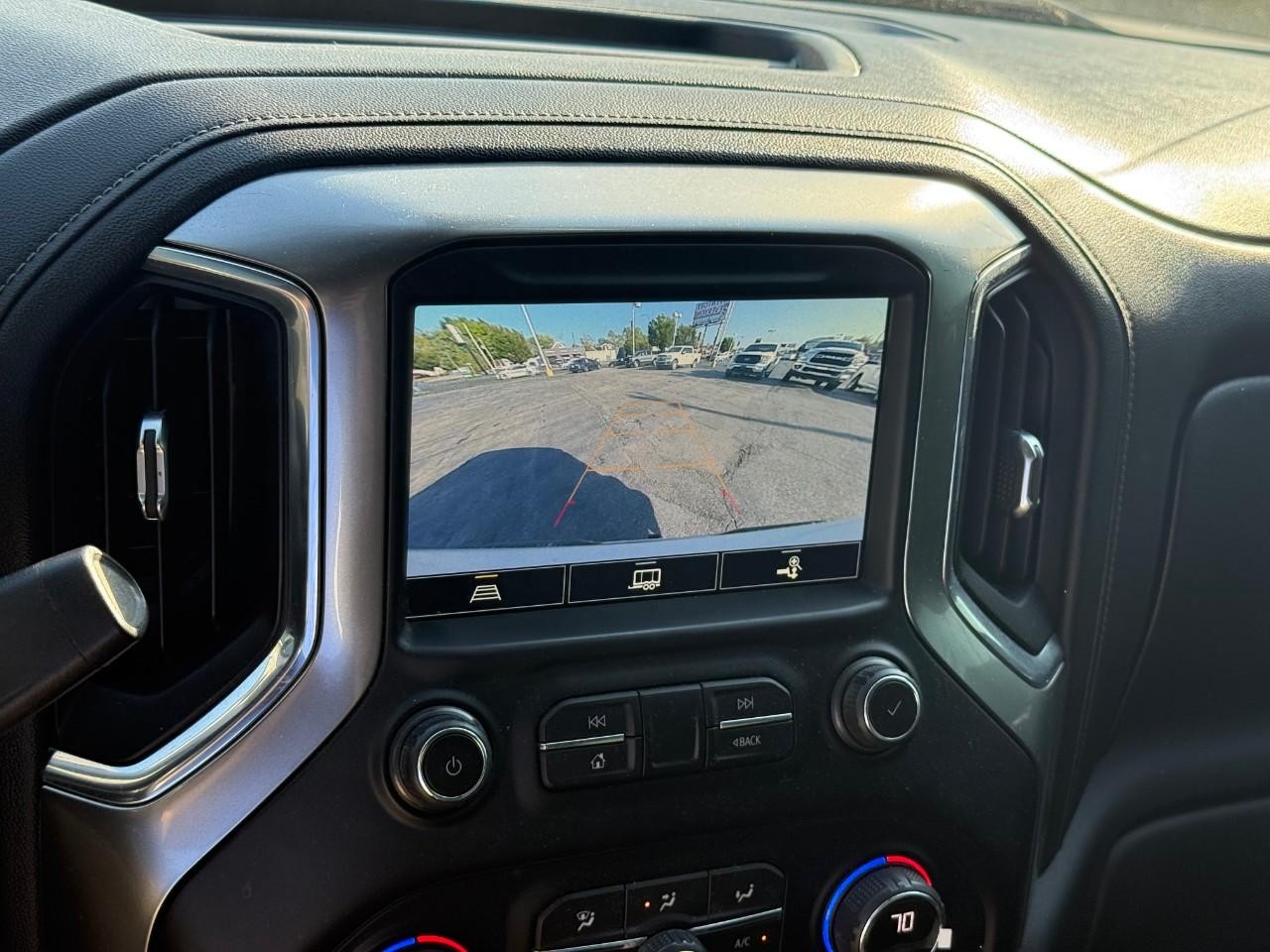 Chevrolet Silverado 1500 Vehicle Full-screen Gallery Image 16