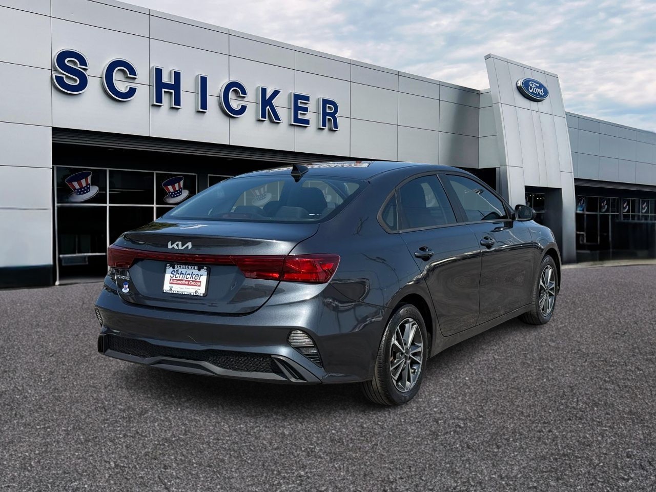 Kia Forte Vehicle Full-screen Gallery Image 02