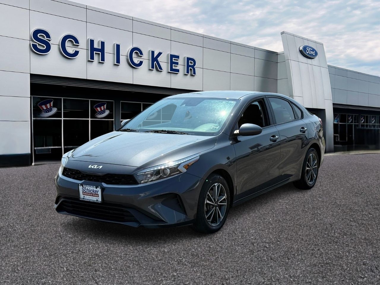 Kia Forte Vehicle Full-screen Gallery Image 04