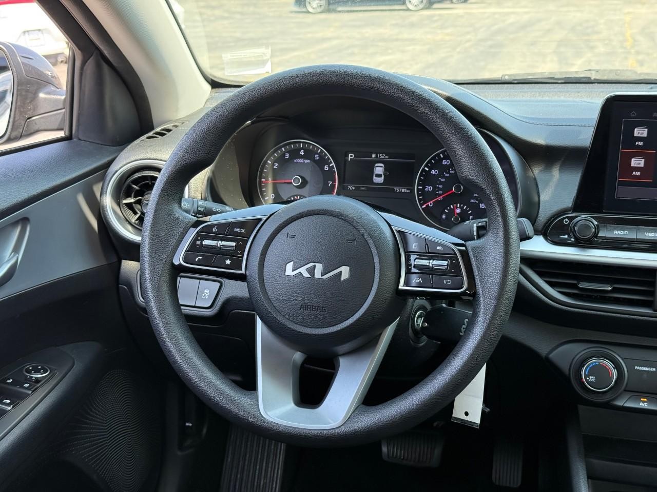 Kia Forte Vehicle Full-screen Gallery Image 07