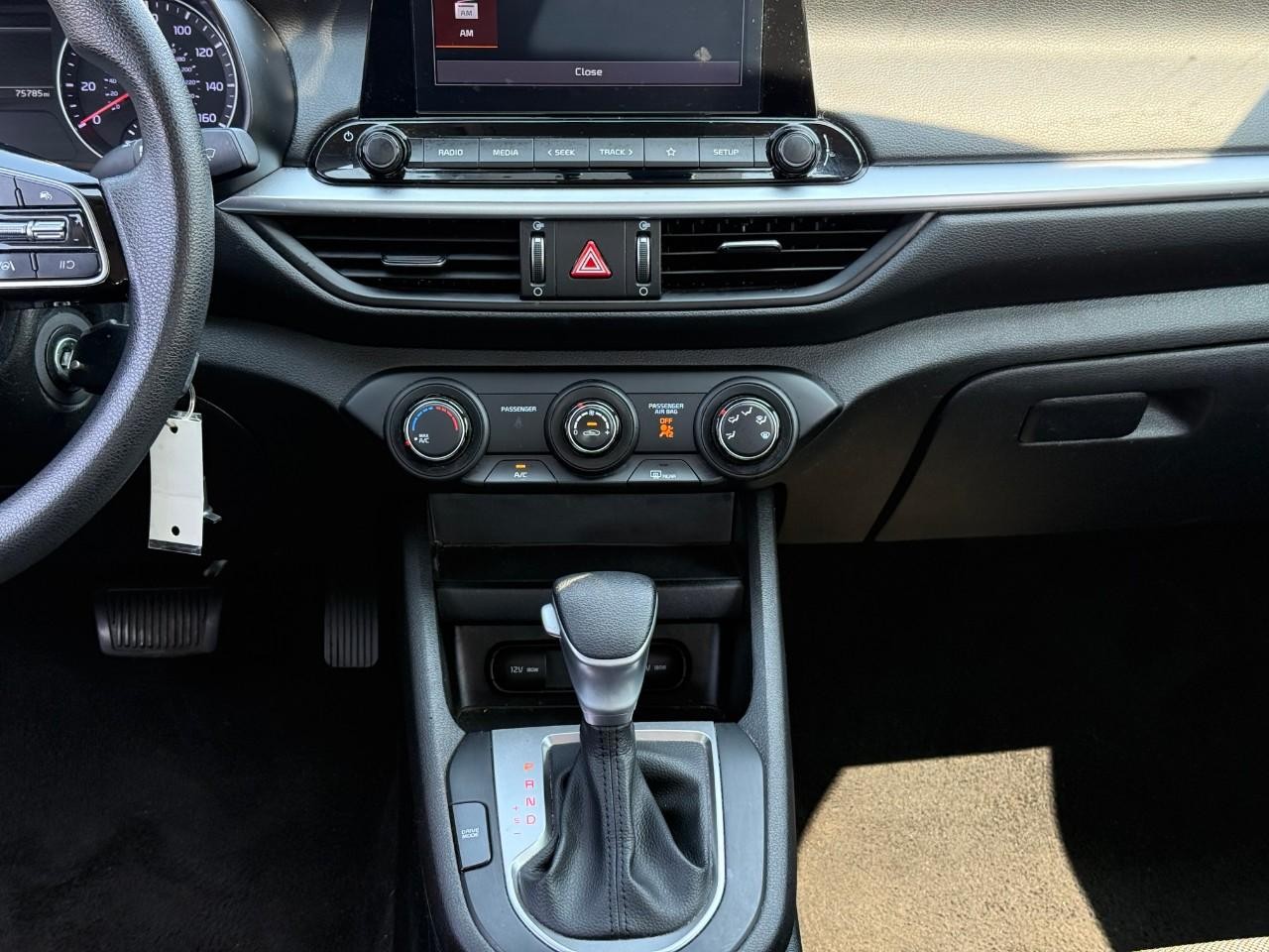 Kia Forte Vehicle Full-screen Gallery Image 09