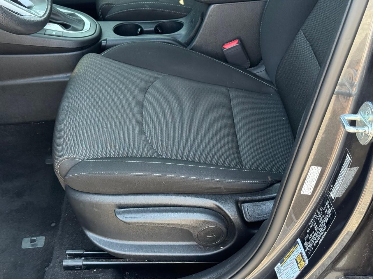 Kia Forte Vehicle Full-screen Gallery Image 13