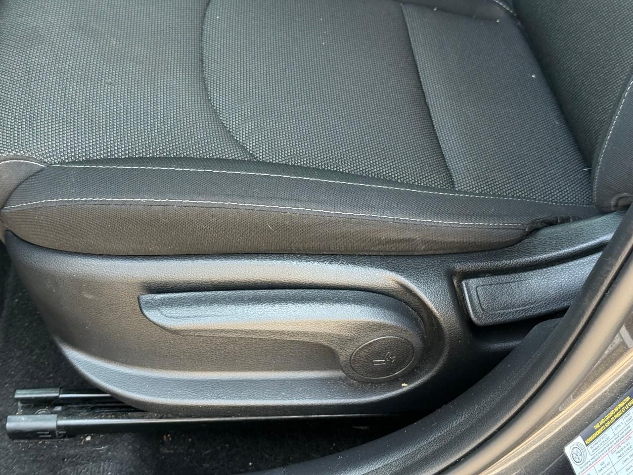 Kia Forte Vehicle Full-screen Gallery Image 14