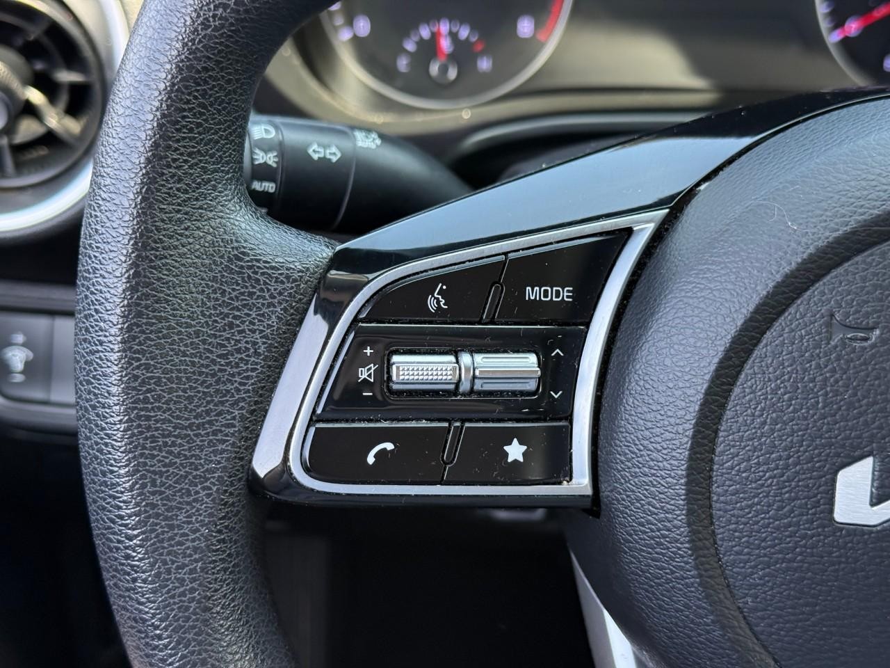 Kia Forte Vehicle Full-screen Gallery Image 15
