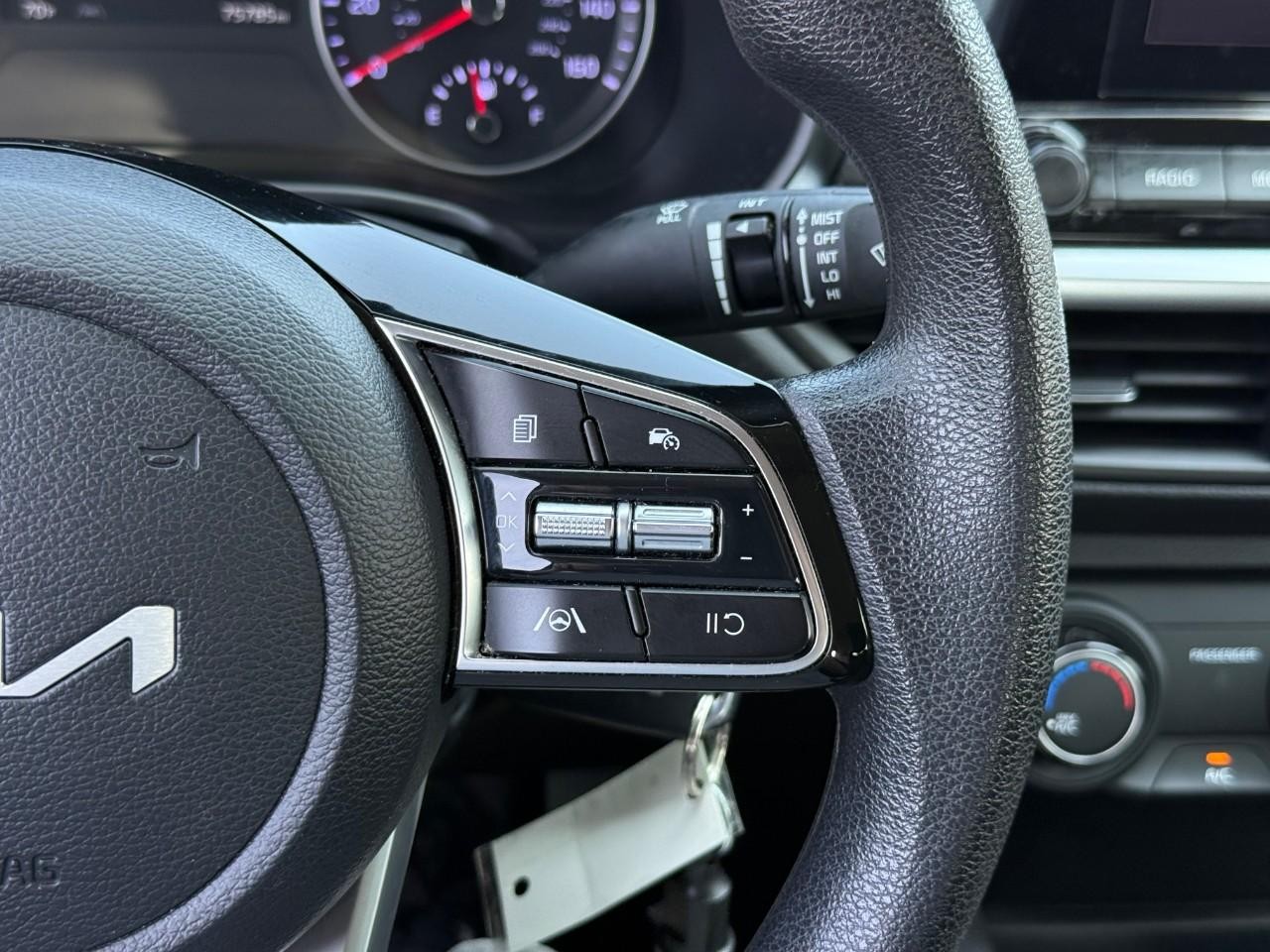 Kia Forte Vehicle Full-screen Gallery Image 16