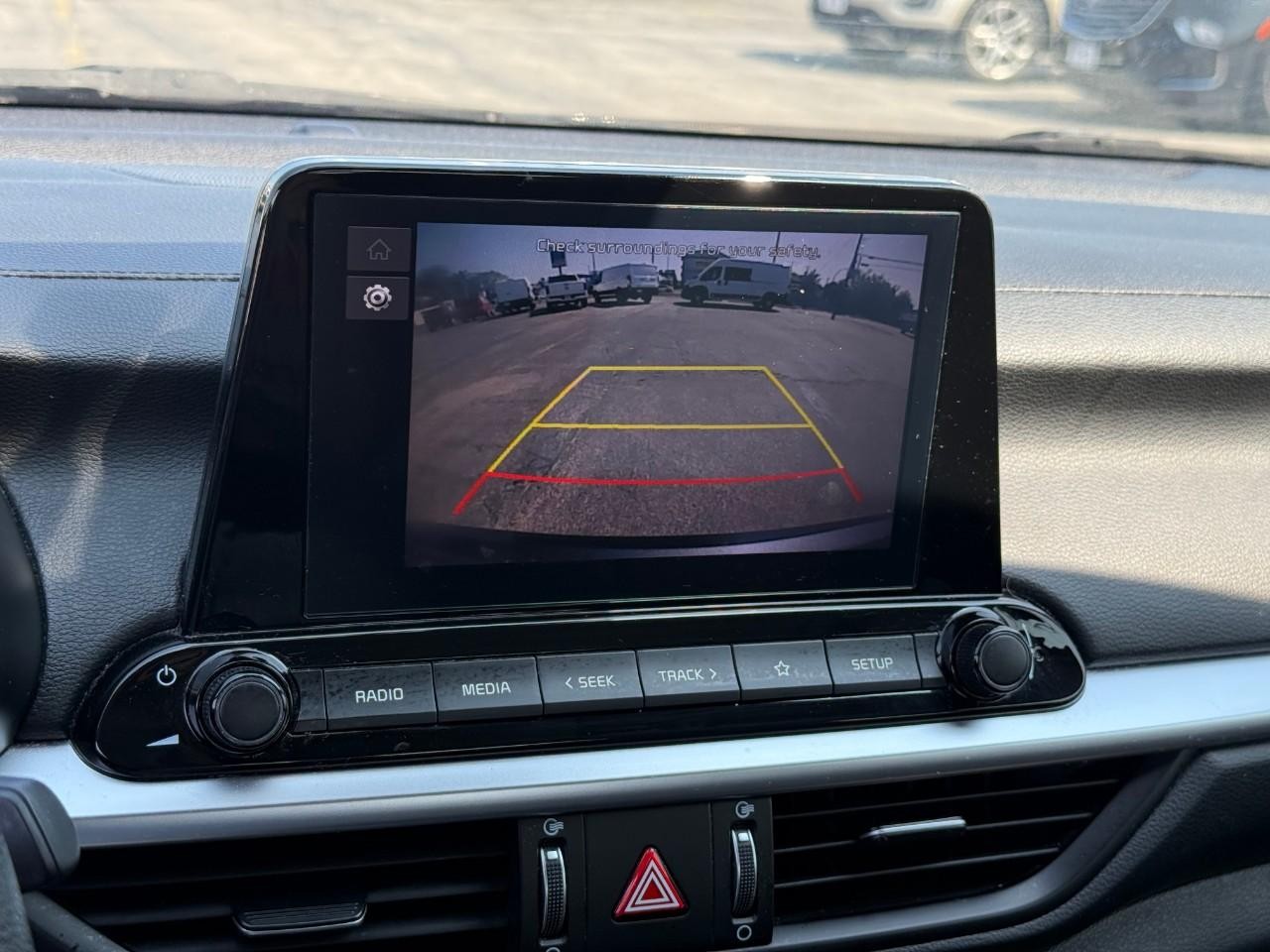 Kia Forte Vehicle Full-screen Gallery Image 19