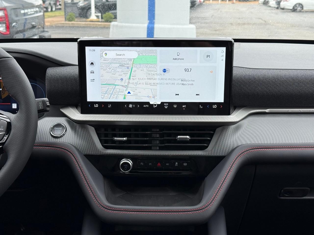 Ford Explorer Vehicle Full-screen Gallery Image 08