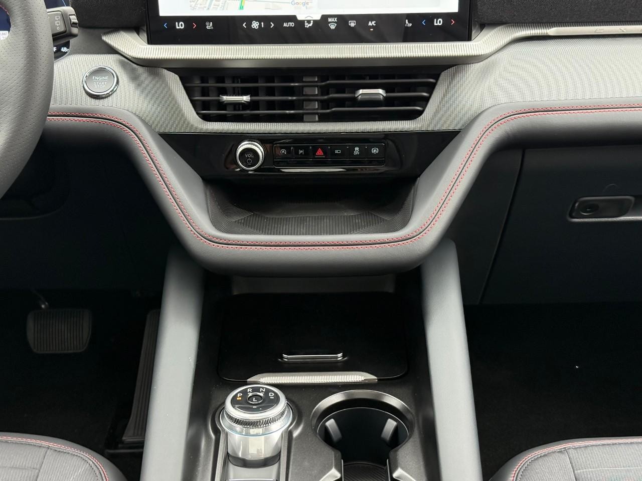 Ford Explorer Vehicle Full-screen Gallery Image 09