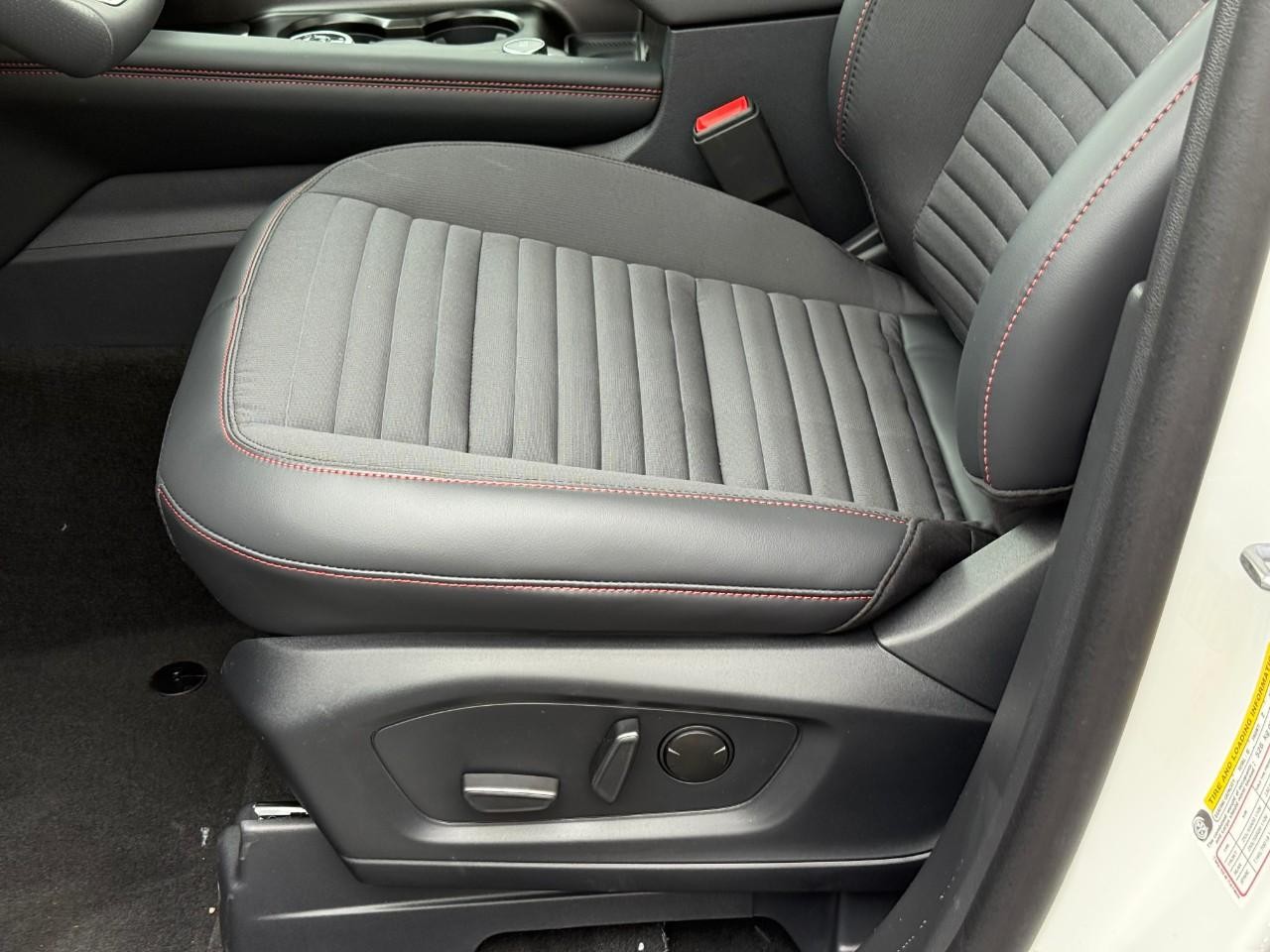 Ford Explorer Vehicle Full-screen Gallery Image 12