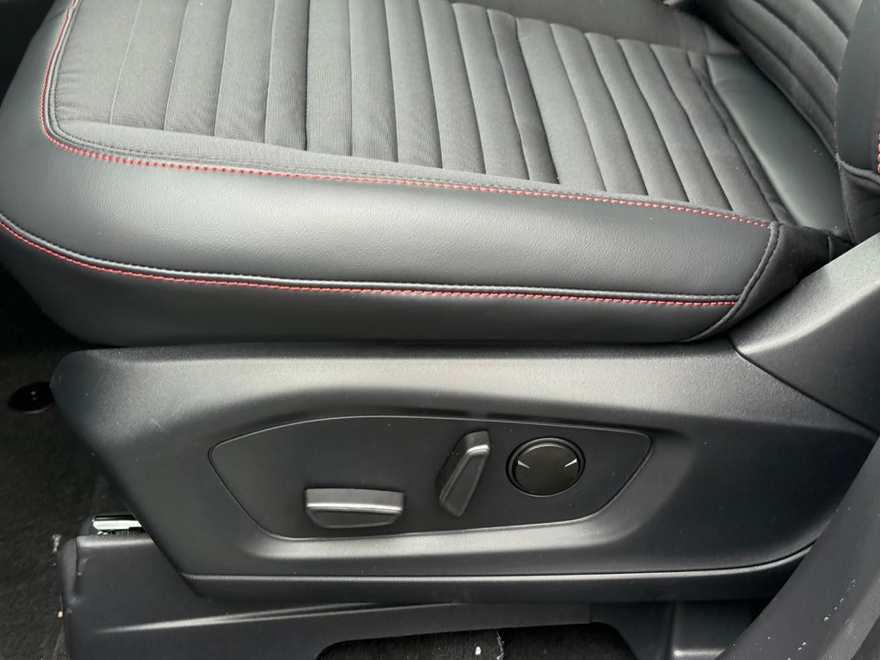 Ford Explorer Vehicle Full-screen Gallery Image 13