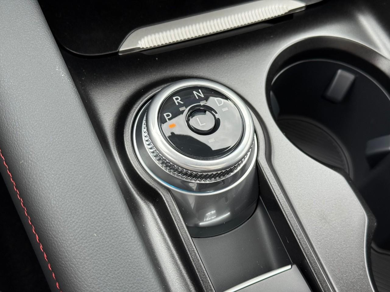 Ford Explorer Vehicle Full-screen Gallery Image 16