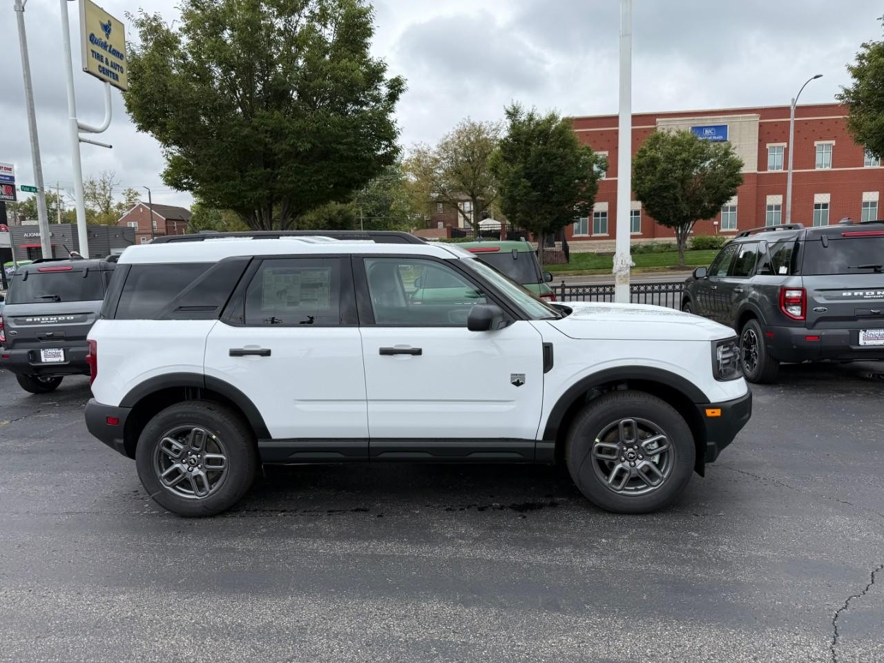 Ford Bronco Sport Vehicle Full-screen Gallery Image 02