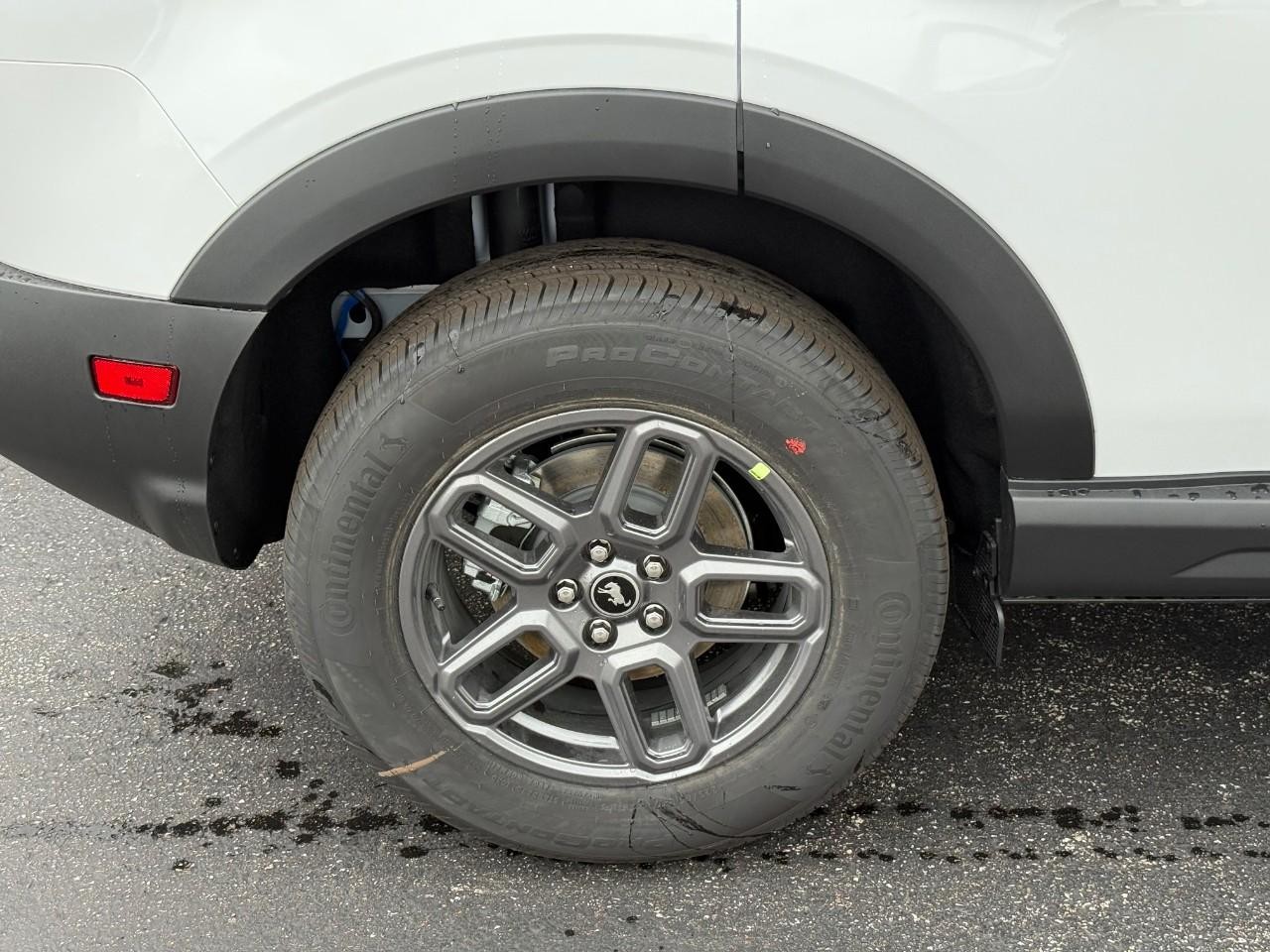 Ford Bronco Sport Vehicle Full-screen Gallery Image 04