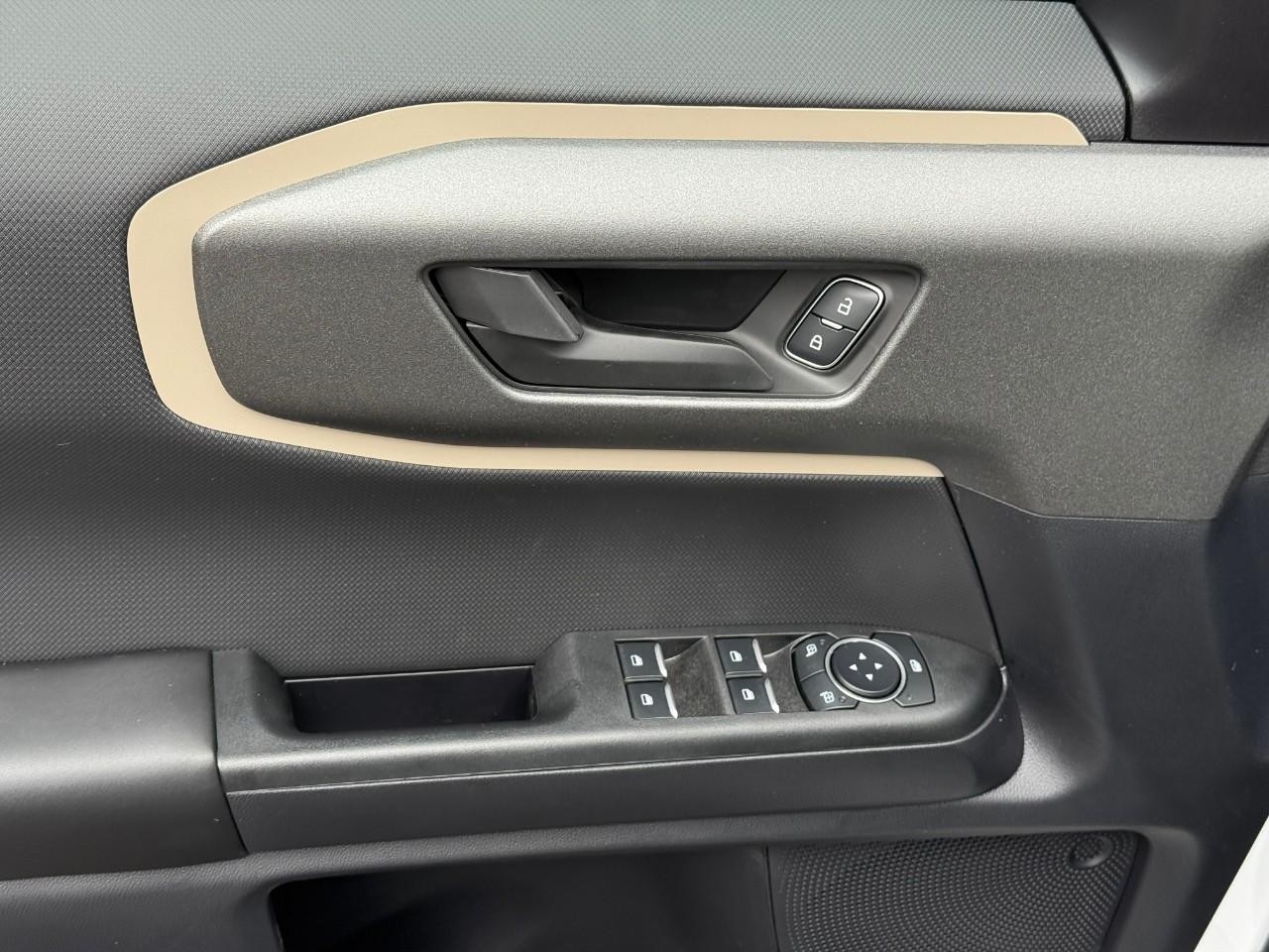 Ford Bronco Sport Vehicle Full-screen Gallery Image 10