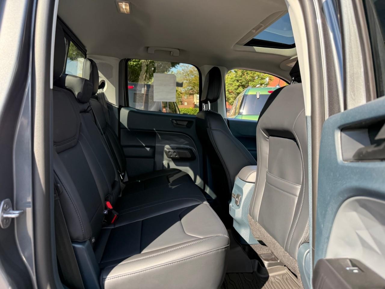 Ford Maverick Vehicle Full-screen Gallery Image 05