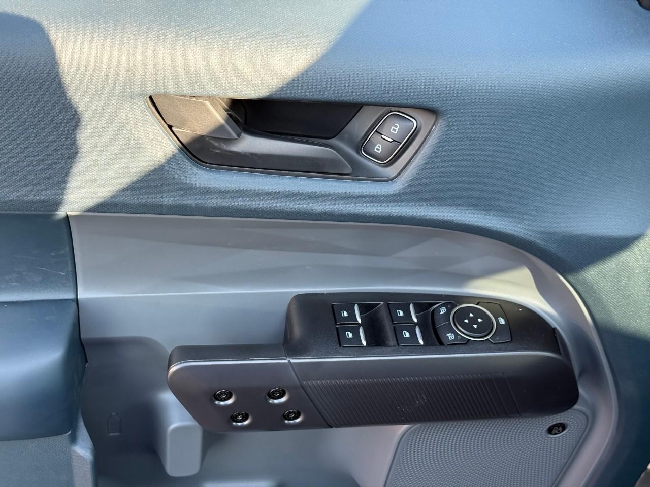 Ford Maverick Vehicle Full-screen Gallery Image 10