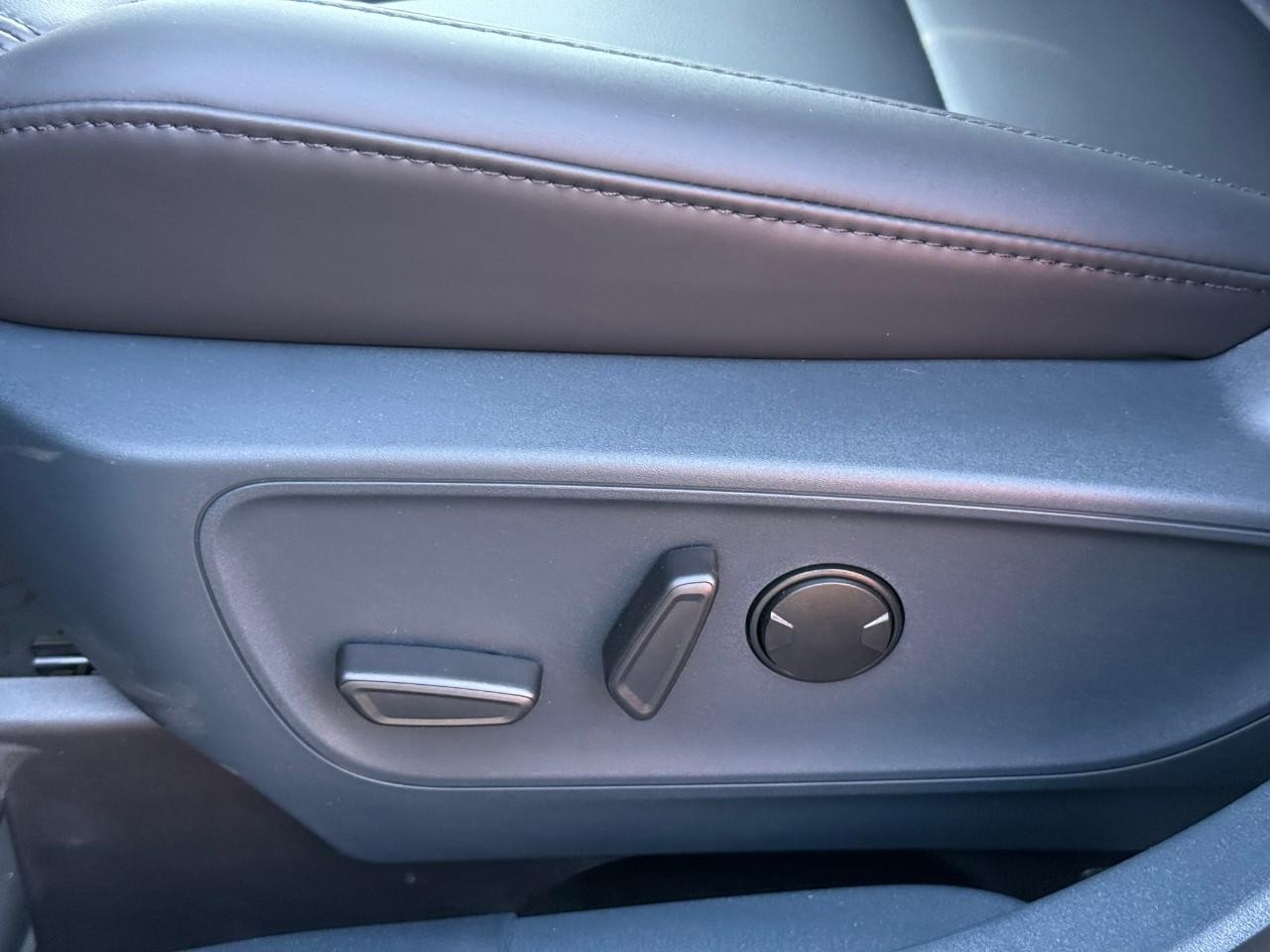 Ford Maverick Vehicle Full-screen Gallery Image 12