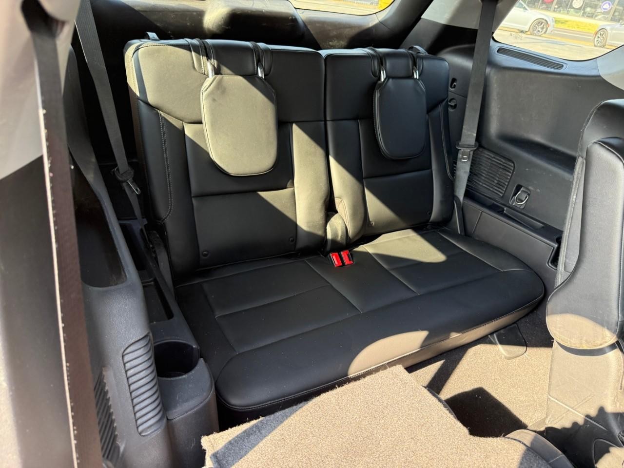 Ford Explorer Vehicle Full-screen Gallery Image 06