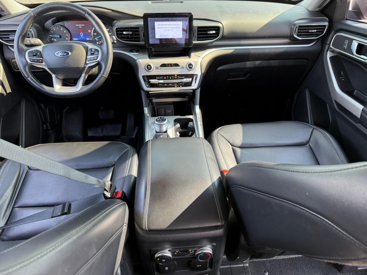 Ford Explorer Vehicle Full-screen Gallery Image 07