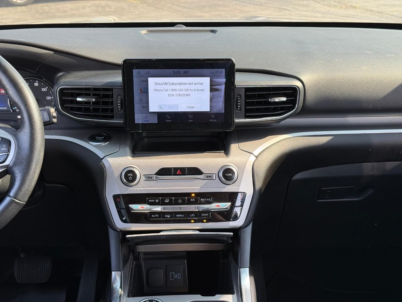 Ford Explorer Vehicle Full-screen Gallery Image 09