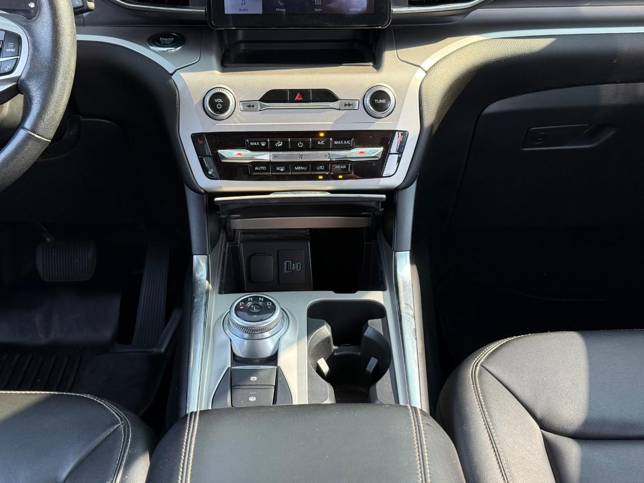 Ford Explorer Vehicle Full-screen Gallery Image 10