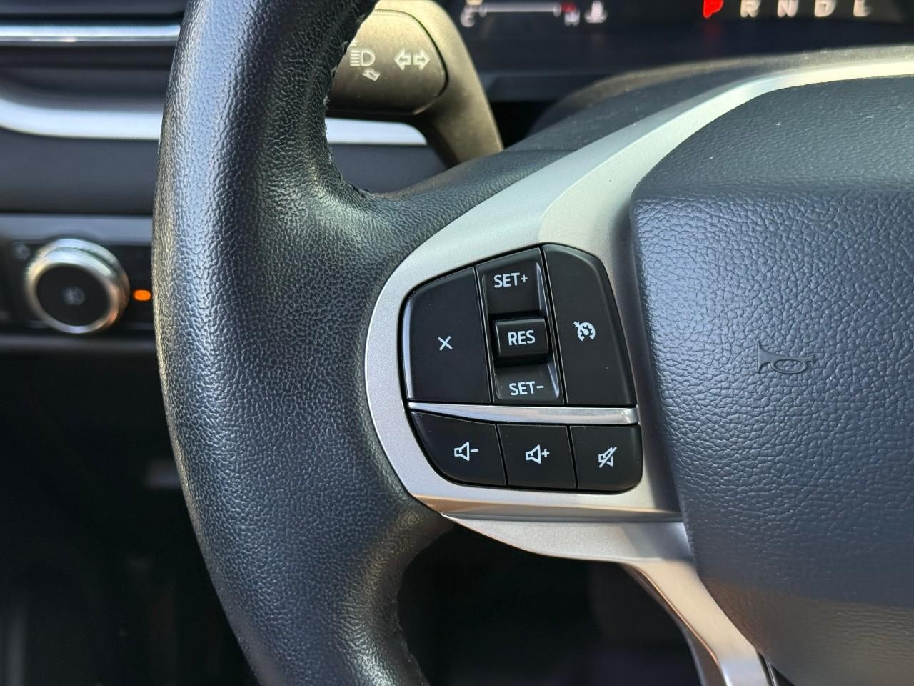 Ford Explorer Vehicle Full-screen Gallery Image 15