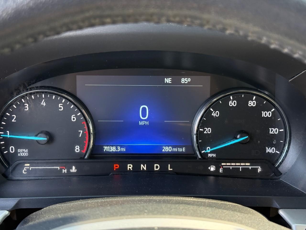 Ford Explorer Vehicle Full-screen Gallery Image 17